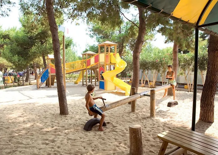 Campsite Happy Camp Mobile Homes In Village La Masseria 4*